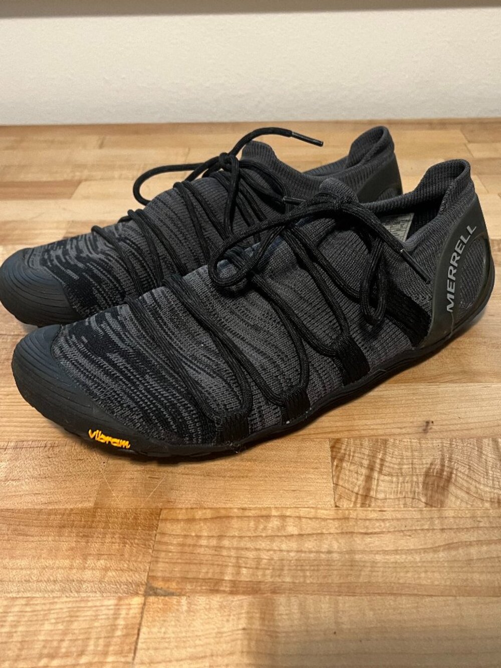 Men's 7.5 Merrell Vapor Glove 4 3D Knit Barefoot Running Shoes Vibram Sole Black